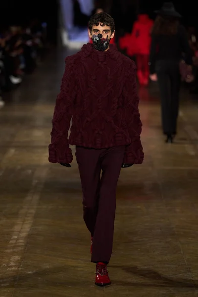 Look 30